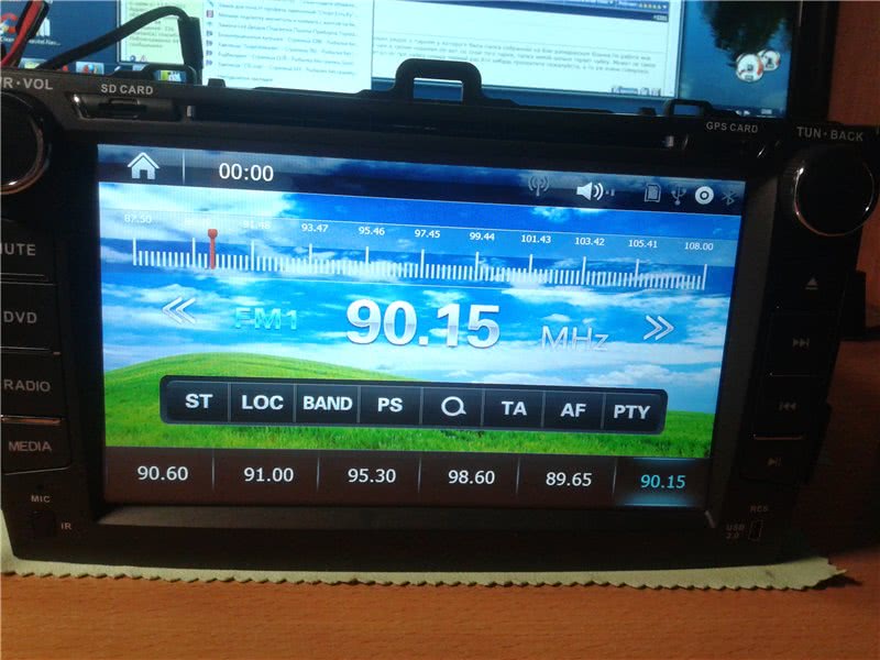 Андроид магнитола постоянно перезагружается. Не работает мультимедиа Тойота.